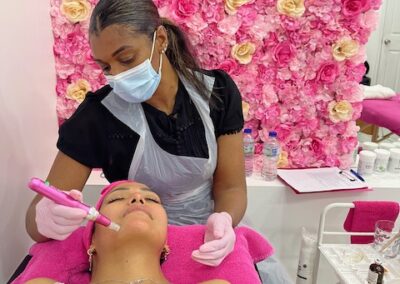 Microneedling course training students
